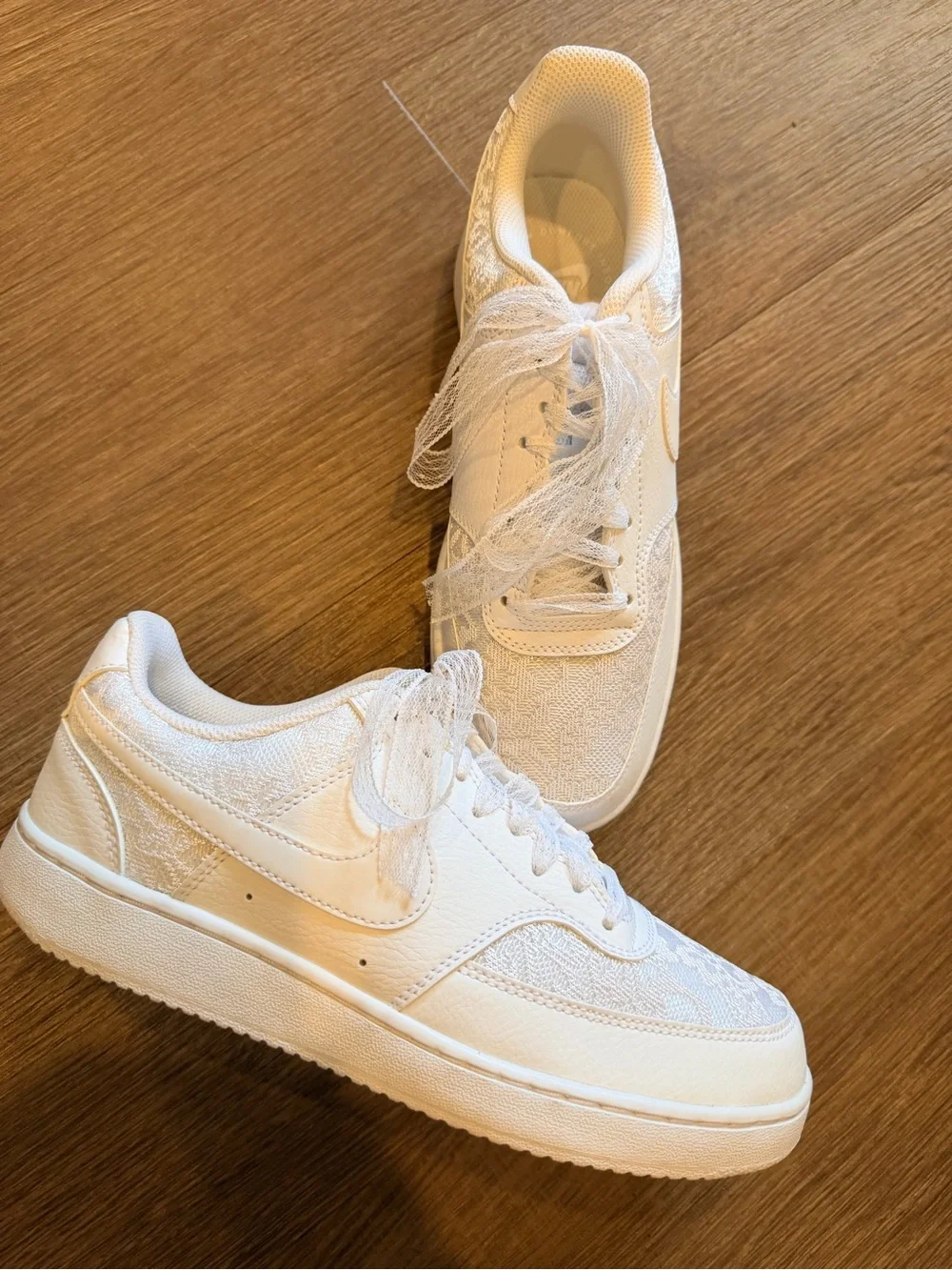 Nike women’s lace